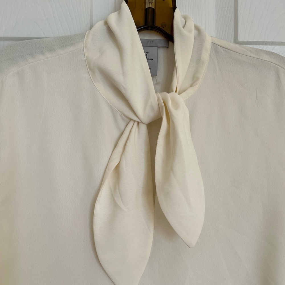 H&M blouse - Picture 3 of 5